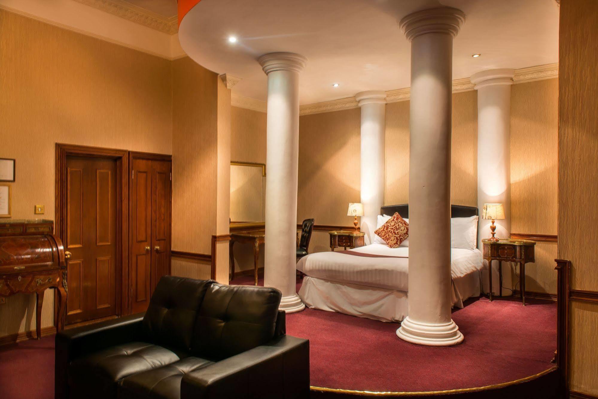 Russell Court Hotel Дублін Екстер'єр фото